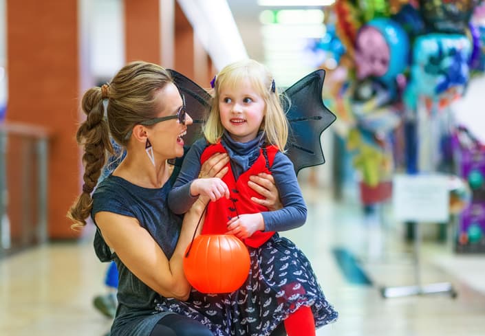 Child At The Mall For Alternative -Trick-Or-Treating