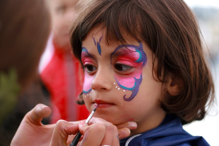 little girl getting her face painted in los angeles