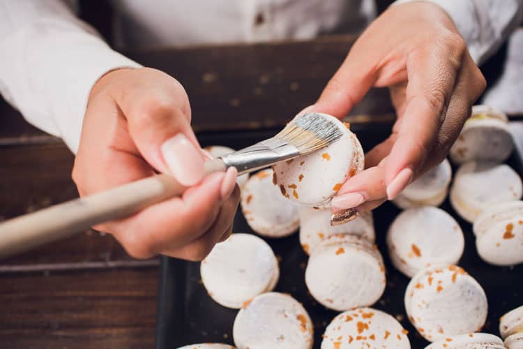 woman making macarons