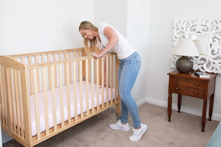 Babyquip Quality Provider Setting Up A Crib For A Family