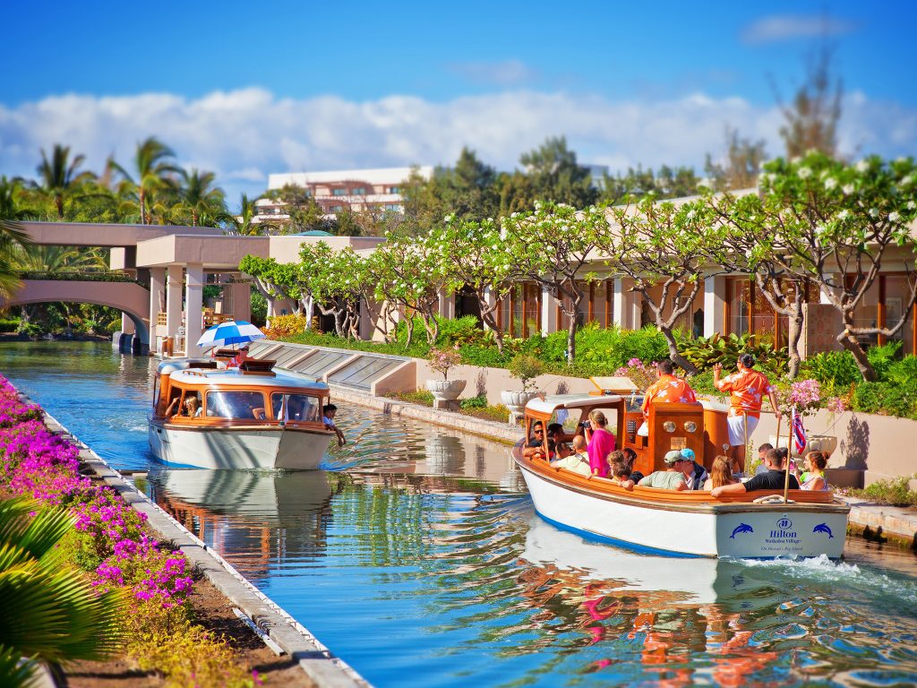 7 Best Hawaiian Luxury Resorts For Families