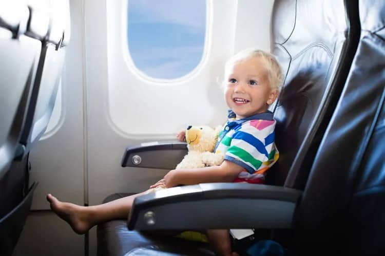 Cómo viajar en un avión con una carriola para bebés?
