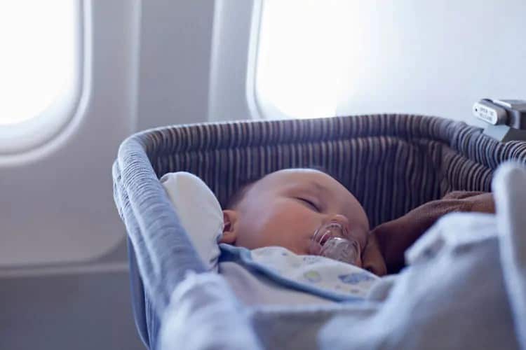 Viajar Con Bebé En Avión: Faqs A Regulaciones De Aerolíneas