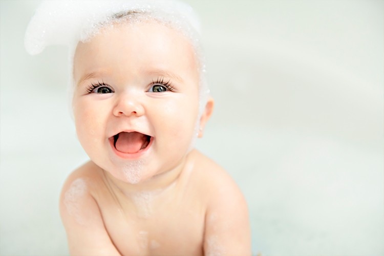 9 Baby Bath Time Essentials: A Checklist